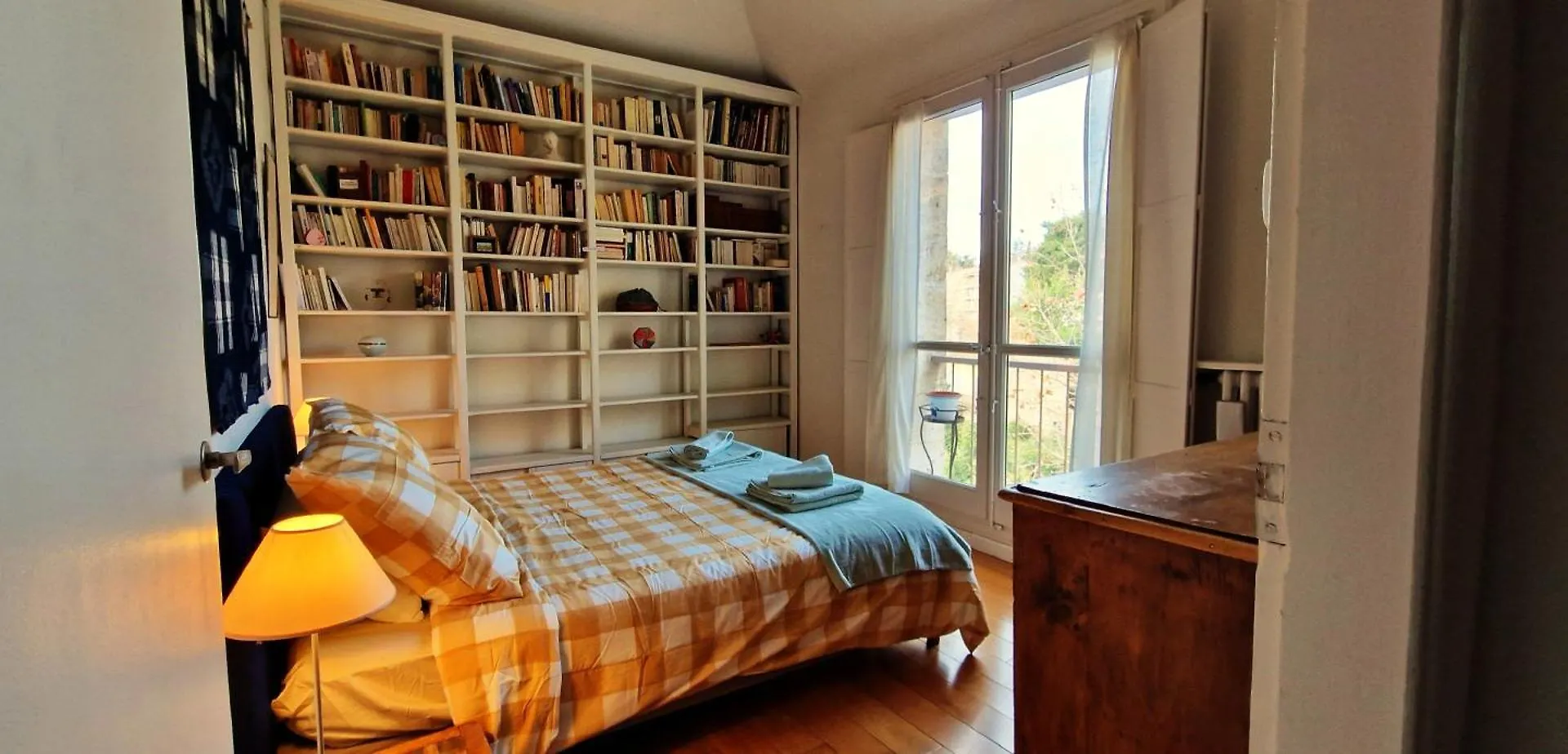 Spacious Apartment 4 People Parking, Bright Aix-en-Provence