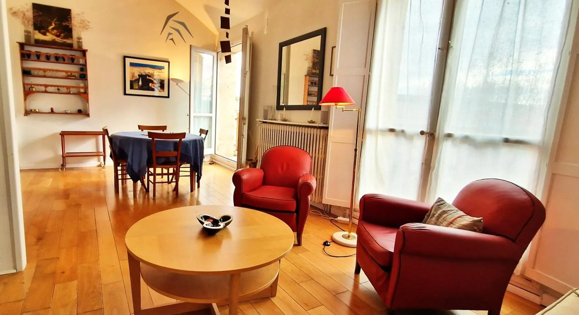 Spacious Apartment 4 People Parking, Bright Aix-en-Provence France
