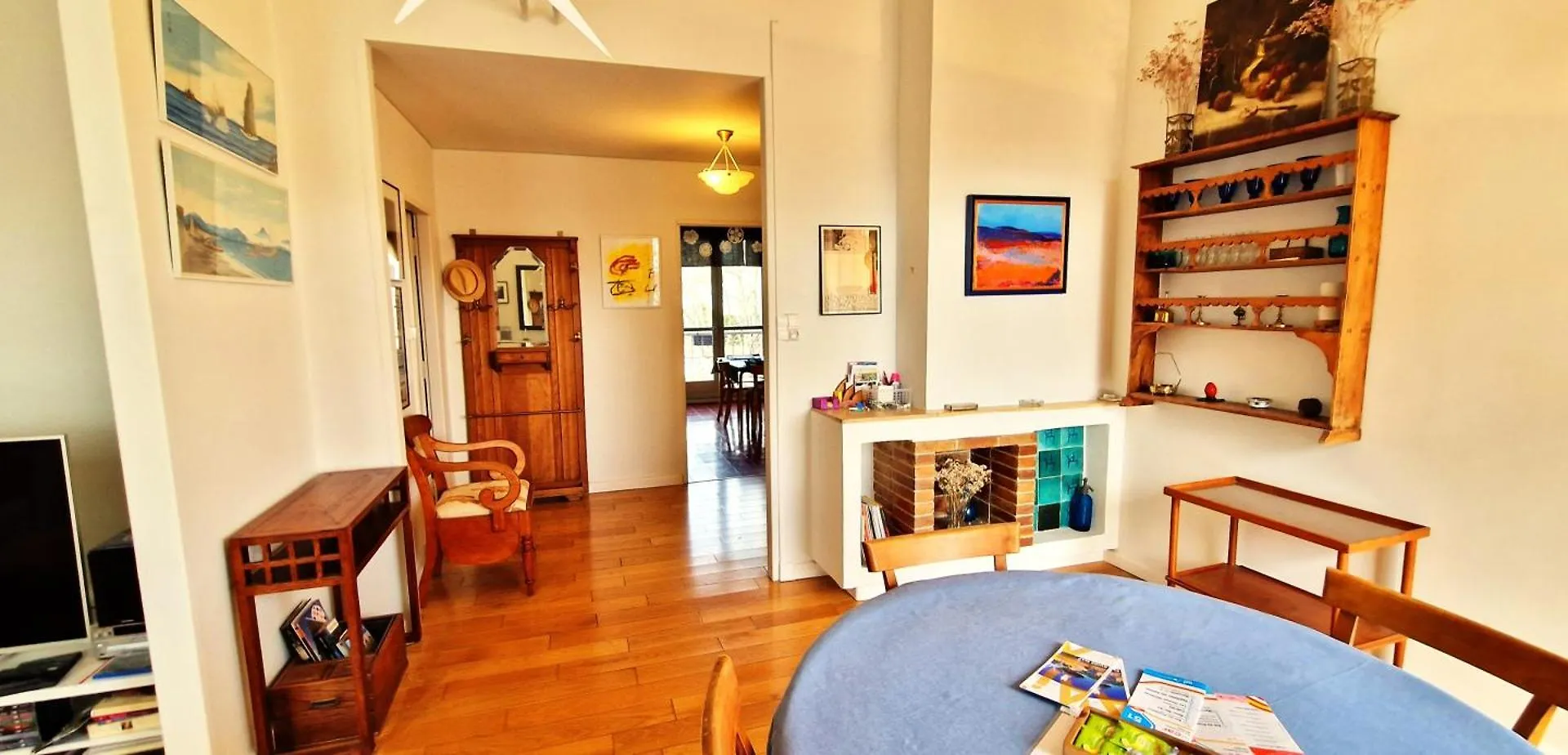 Spacious Apartment 4 People Parking, Bright Aix-en-Provence France